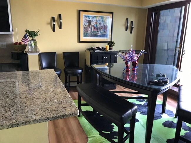 Building Photo - Beautiful Condo for Rent