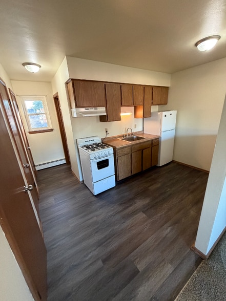 Building Photo - 8111 W Lincoln Ave