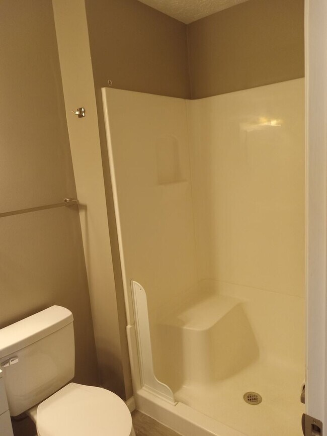 Building Photo - Condo for Rent