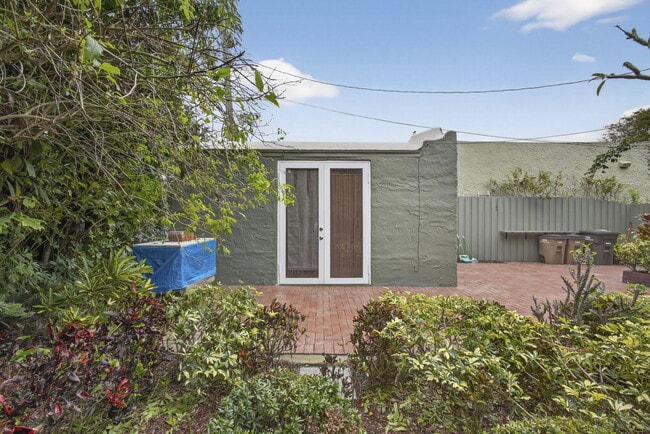 Building Photo - 616 Upland Rd