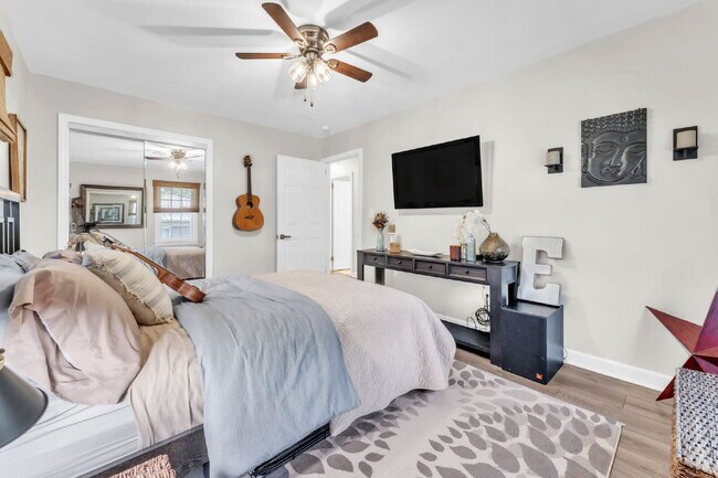 Building Photo - Renovated 3 Bed / 1.5 Bath Home with Open Floor Plan & Two Spacious Living Areas $1,975/mo rent