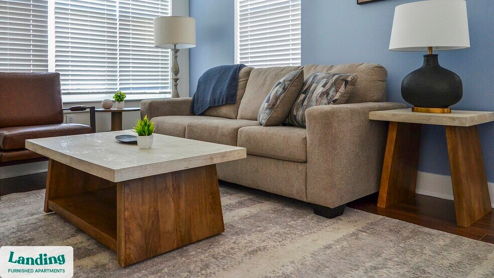 Building Photo - 901 Kelly Green Ln