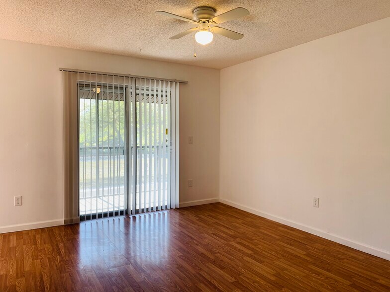 Building Photo - 428 Banana Cay Dr