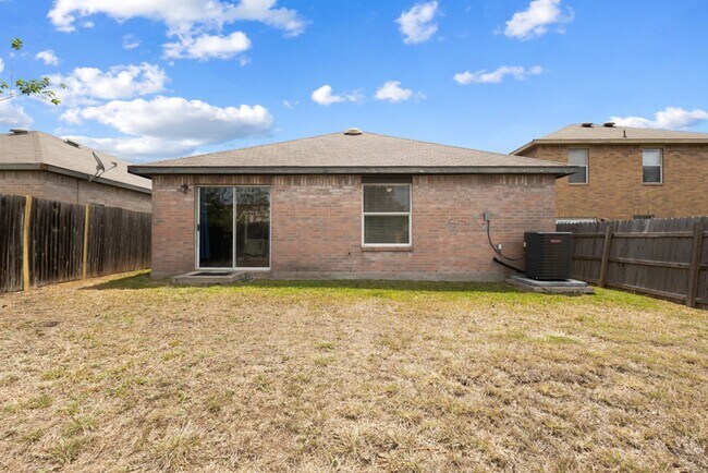 Building Photo - 3 Bedroom/2 Bath Meadow Brook Subdivision