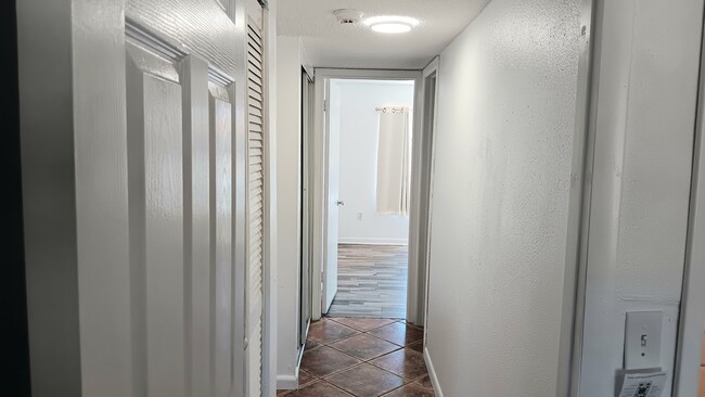 Building Photo - 2724 Hidden Lake Blvd