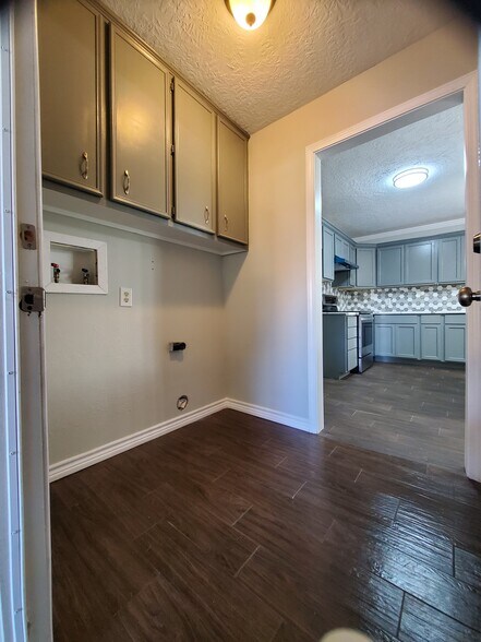 Building Photo - 7801 Barryknoll Ln