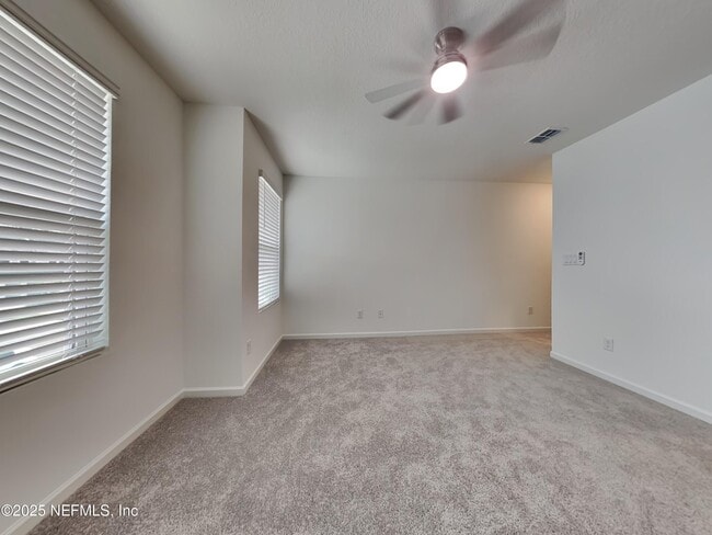 Building Photo - 582 Holly Lks Dr