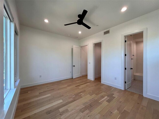 Building Photo - 4010 Clawson Rd