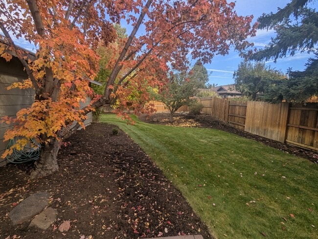 Building Photo - 1315 NE Paula Dr