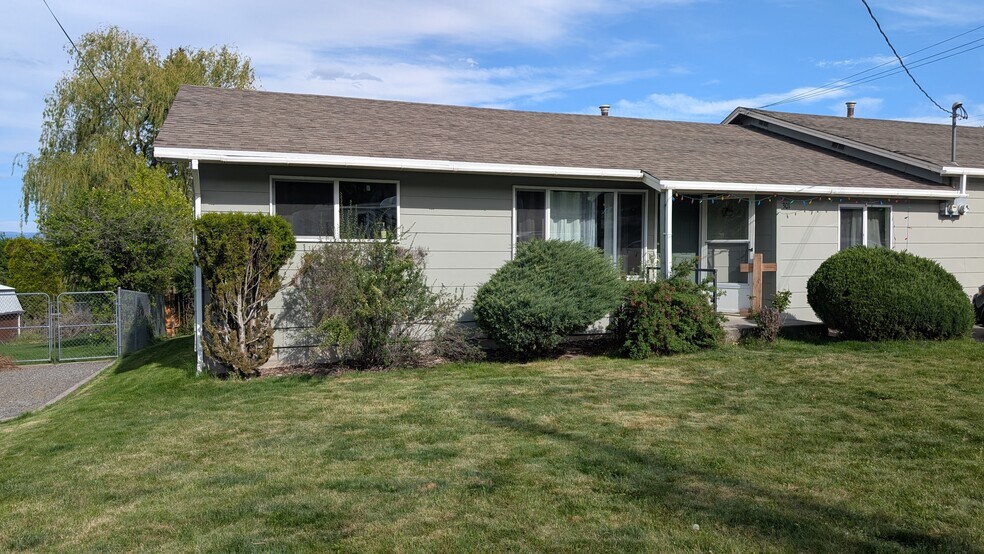 Primary Photo - 301 1/2 Cedar St