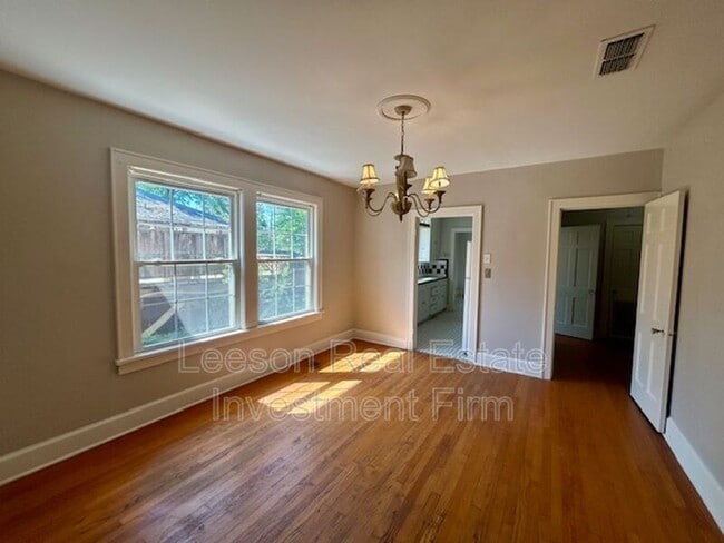 Building Photo - 440 Forest Ave