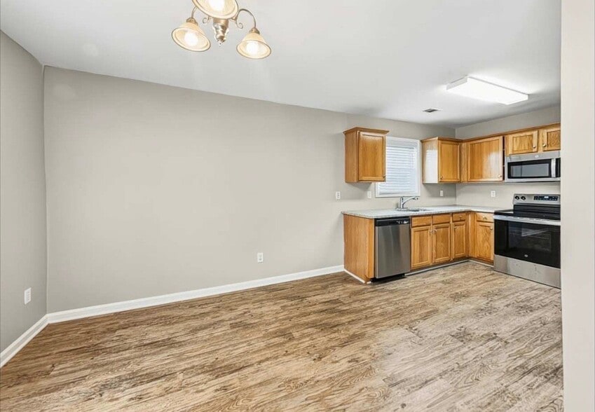 Building Photo - 4730 Camelot Dr