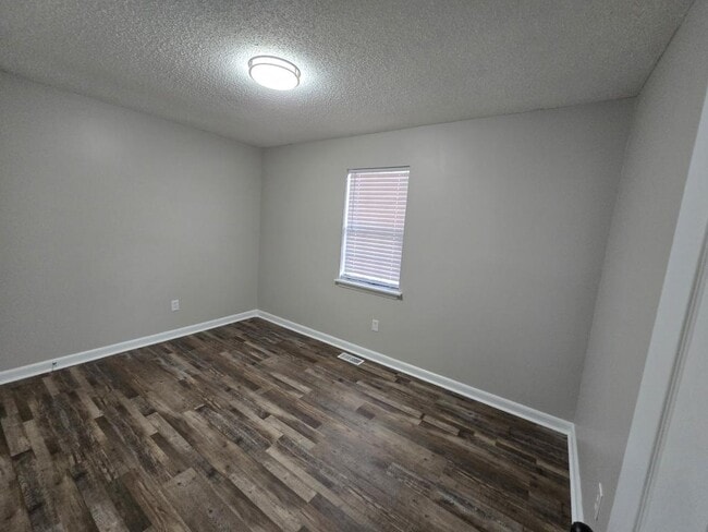 Building Photo - 301 N Broad St