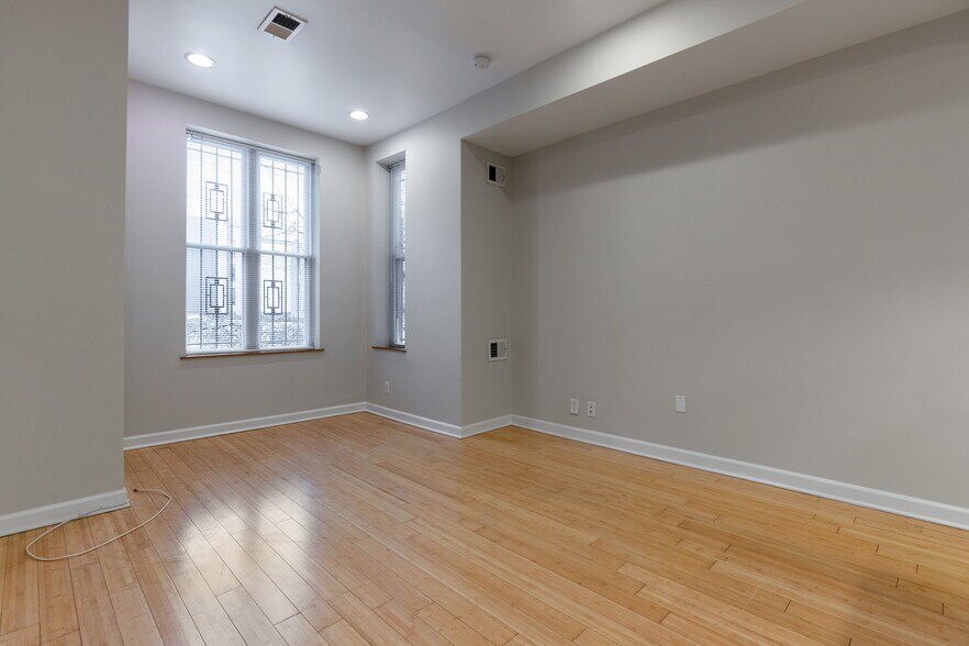 Building Photo - 1448 Newton St NW