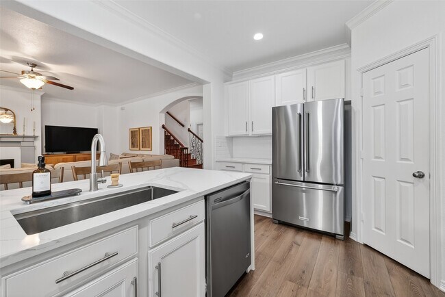 Building Photo - 66 S Longsford Cir