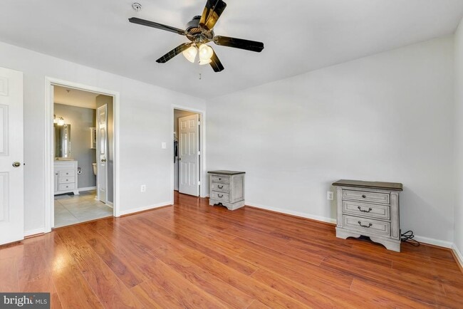 Building Photo - 521 Constellation Square SE