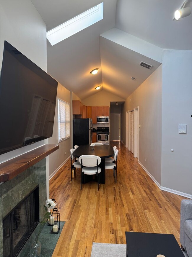 Building Photo - Noble Square Short-Term Rental 3BD 2BA