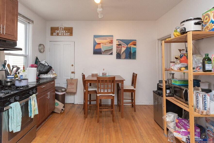 Building Photo - 2616 N Marshfield Ave