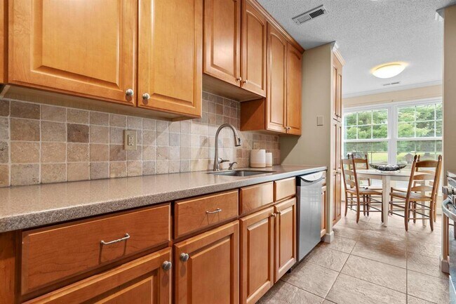 Building Photo - 103 The Arbors