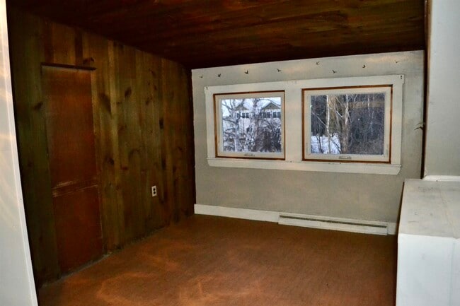 Building Photo - 224 E Main St