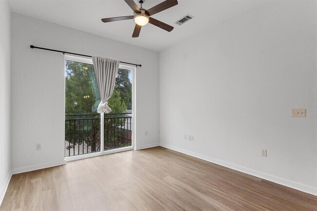 Building Photo - 1900 Barton Springs Rd