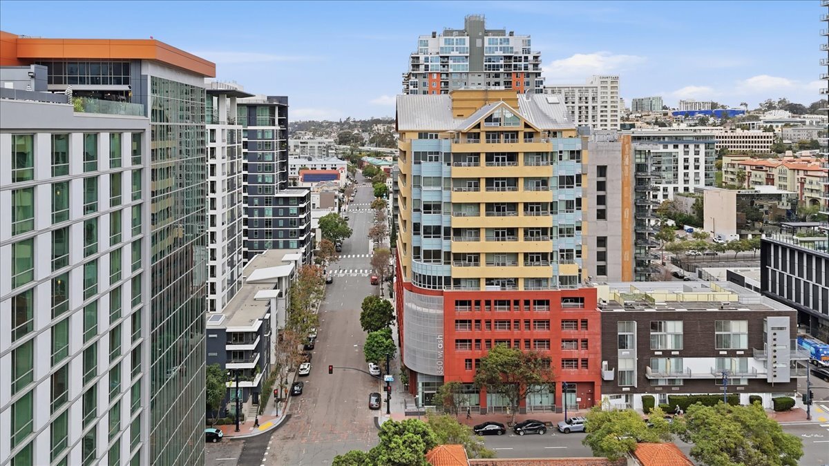 Building Photo - 350 W Ash St