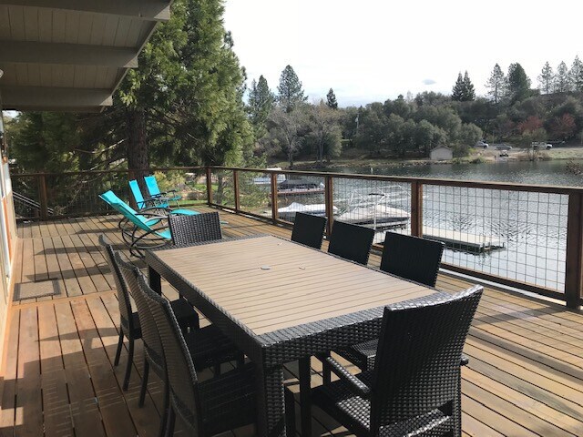 Building Photo - Don't Miss out on a Summer at the Lake.  Beautiful Fully Furnished Waterfront Home available July...