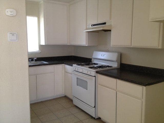 Building Photo - One Bedroom Unit In 4 Plex Ready To Go!!!