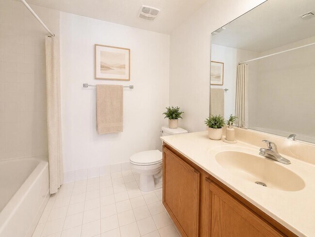 Building Photo - 9905 Westwood Dr