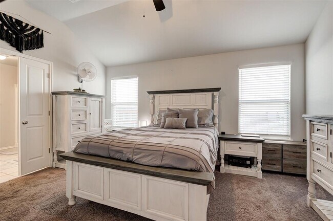 Building Photo - 465 Compass Dr