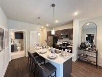 Building Photo - 2102 Antoine Dr