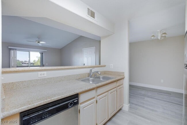 Building Photo - 555 E Silverado Ranch Blvd