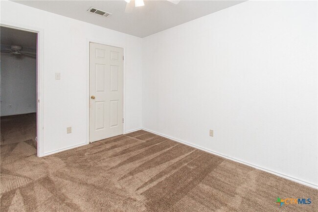 Building Photo - 1703 Cedarhill Dr
