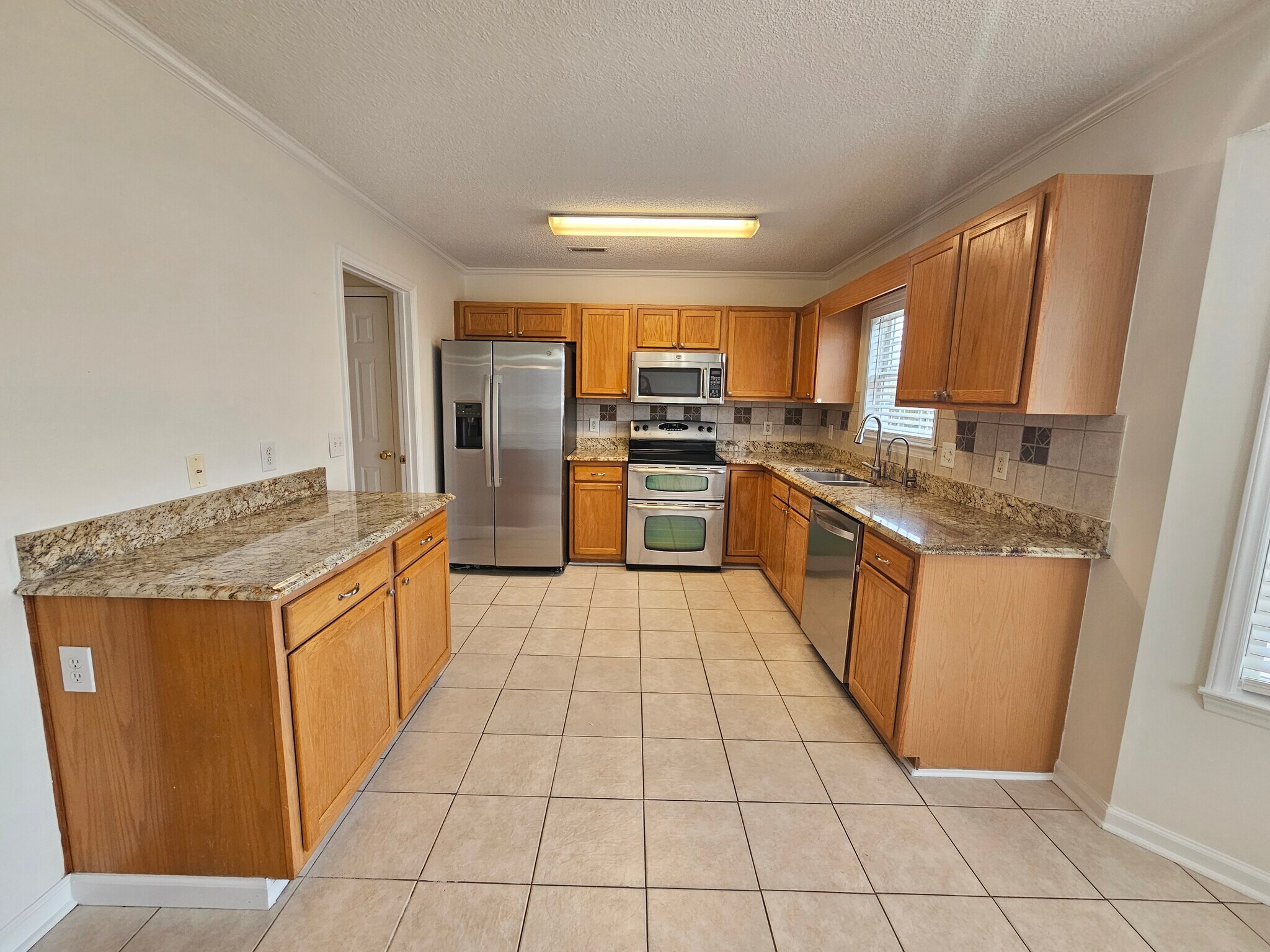 Building Photo - 1503 Flushing Dr