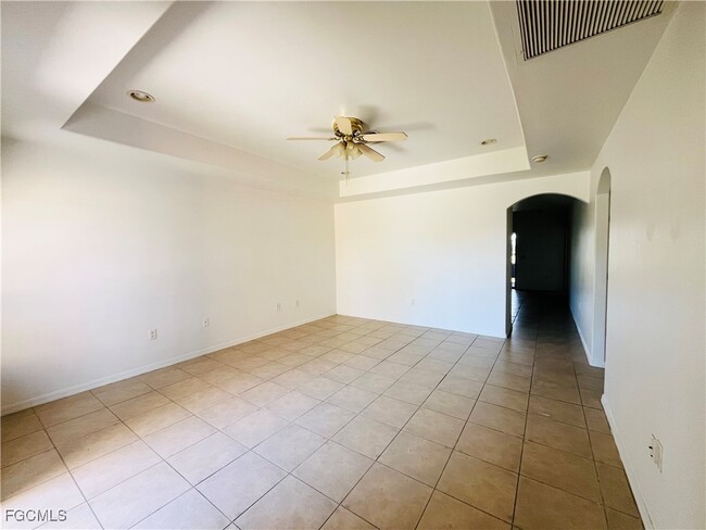 Building Photo - 3018 SE Santa Barbara Pl