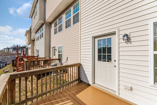 Building Photo - 243 Raven Run