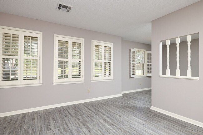 Building Photo - 620 Sandhurst Dr