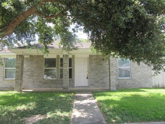 Building Photo - 5237 Pinewood Terrace