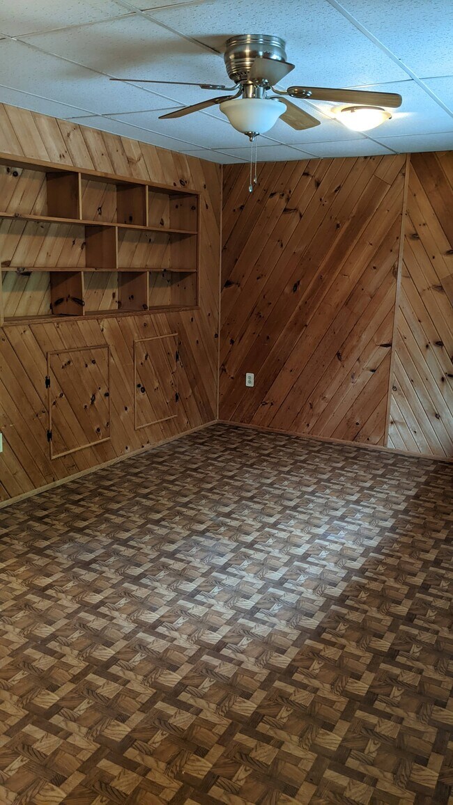 Building Photo - 2100 Glenn Spring Ct