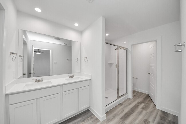 Building Photo - 10327 Sylvan Wds Trl