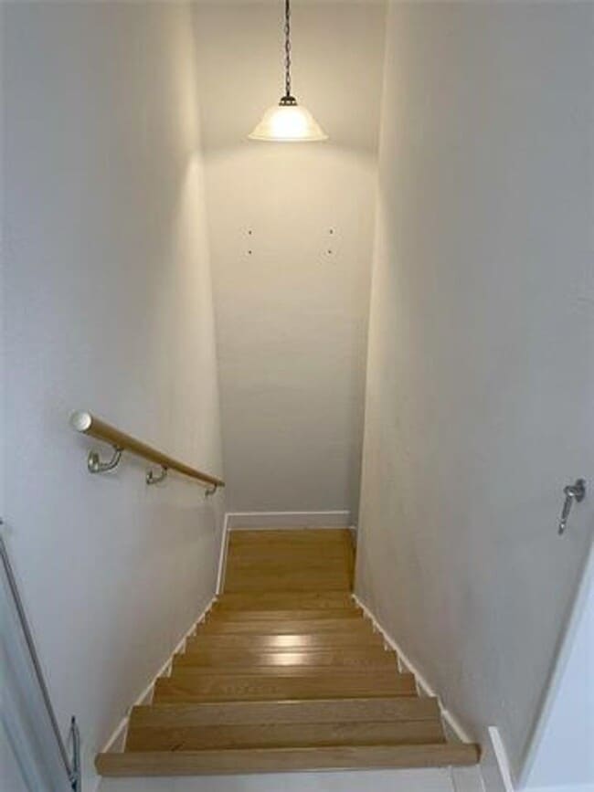 Building Photo - 9240 Fontainebleau Blvd