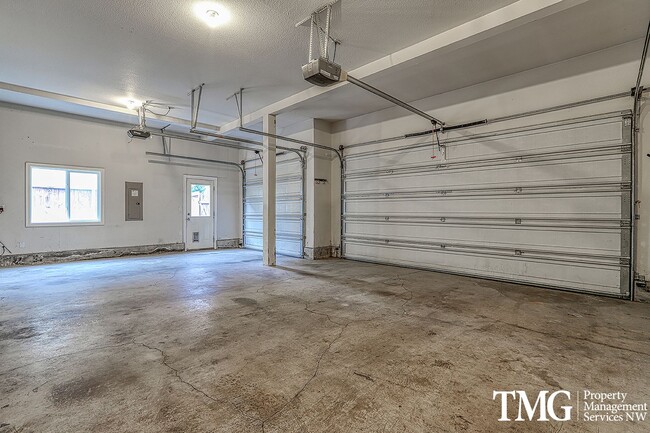 Building Photo - Stunning Home in Sought-After Ashley Heights!