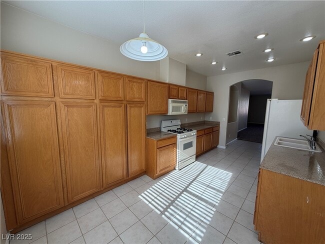 Building Photo - 1392 Baja Grande Ave