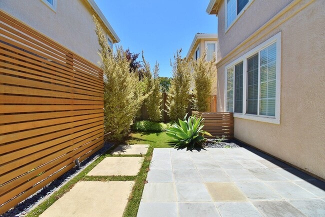 Building Photo - $4,490 / 5BR -2459 S.F. - STUNNING UNION C...