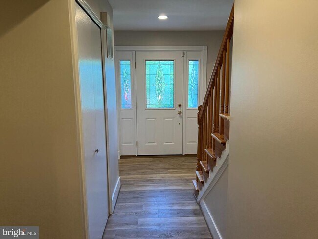 Building Photo - 9502 Tregaron Pl