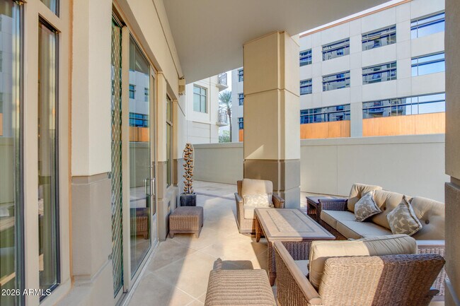 Building Photo - 2211 E Camelback Rd