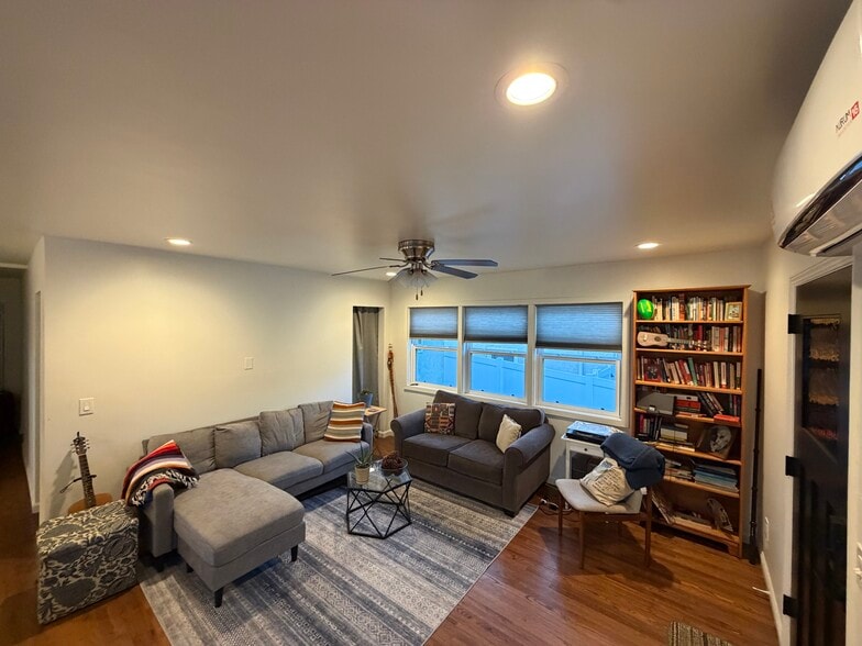 Building Photo - 4272 Harbinson Ave