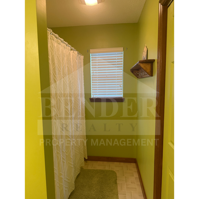 Building Photo - 178 McClary Dr