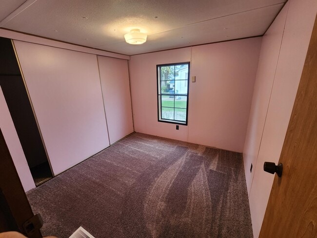 Building Photo - 2966 Laird Ave