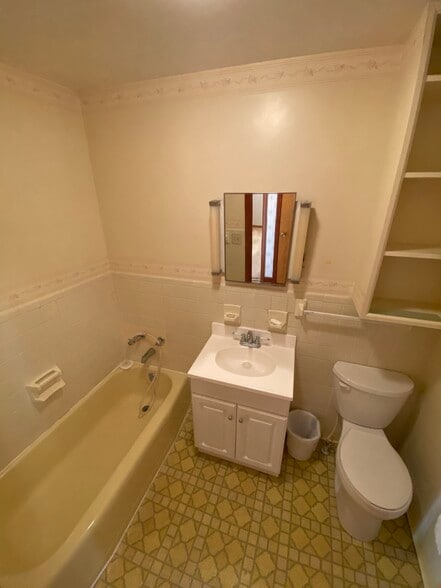 Building Photo - 410 Colonial Ave